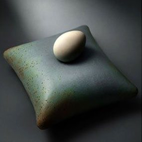 cuscino uovo scultura ceramica tonino negri arte contemporanea a 017 AN