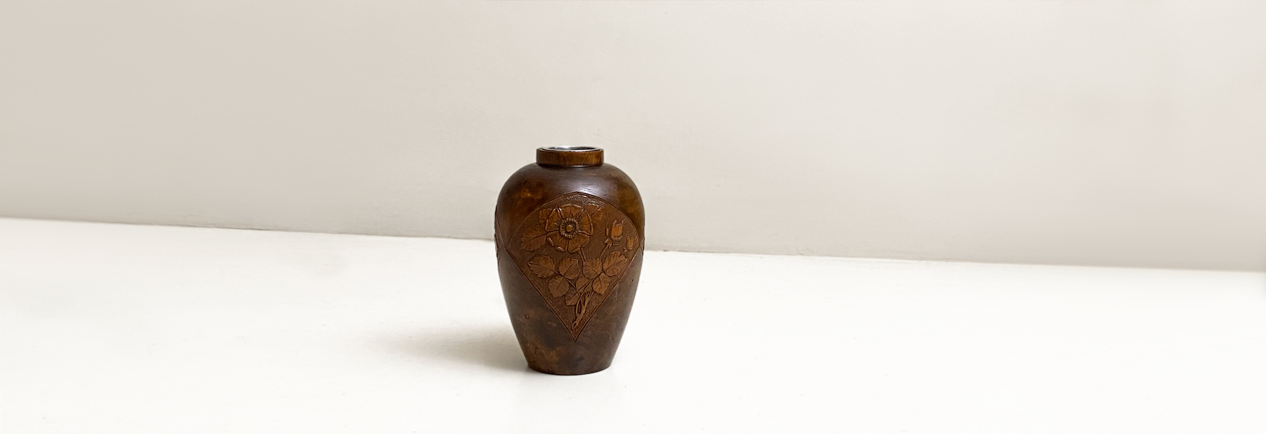 vaso art deco anni30 in legno intagliato 096 C