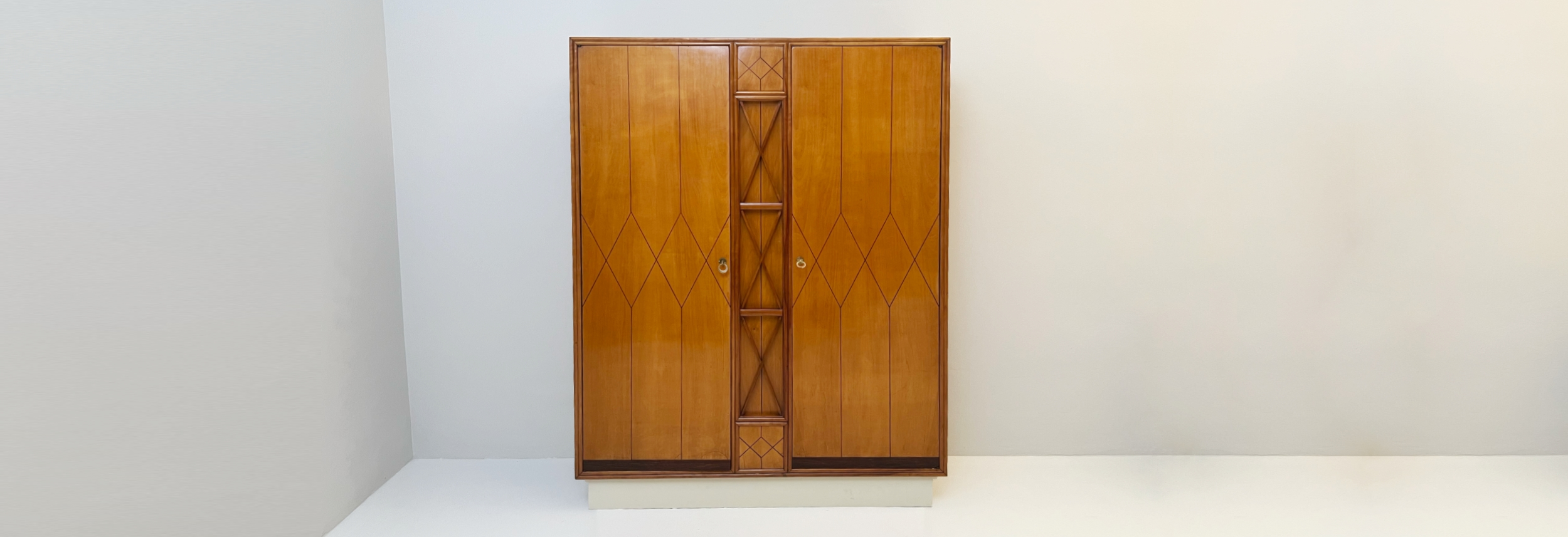 Armadio anni50 ciliegio intarsi palissandro 064 M