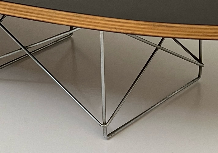 Charles Ray Eames tavolino Surf P 074 TV 1