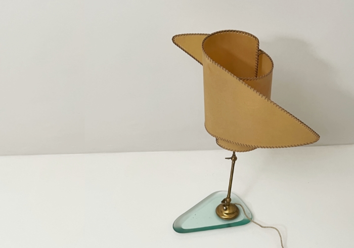 Rara lampada tavolo anni60 vetro ottone pergamena P3 067 L 1