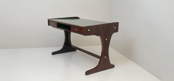 Scrivania anni50 legno vetro verde tiretto pergamena due cassetti ottone A 023 SC
