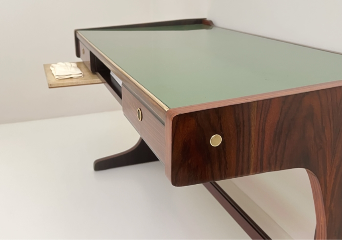 Scrivania anni50 legno vetro verde tiretto pergamena due cassetti ottone P1 023 SC 2