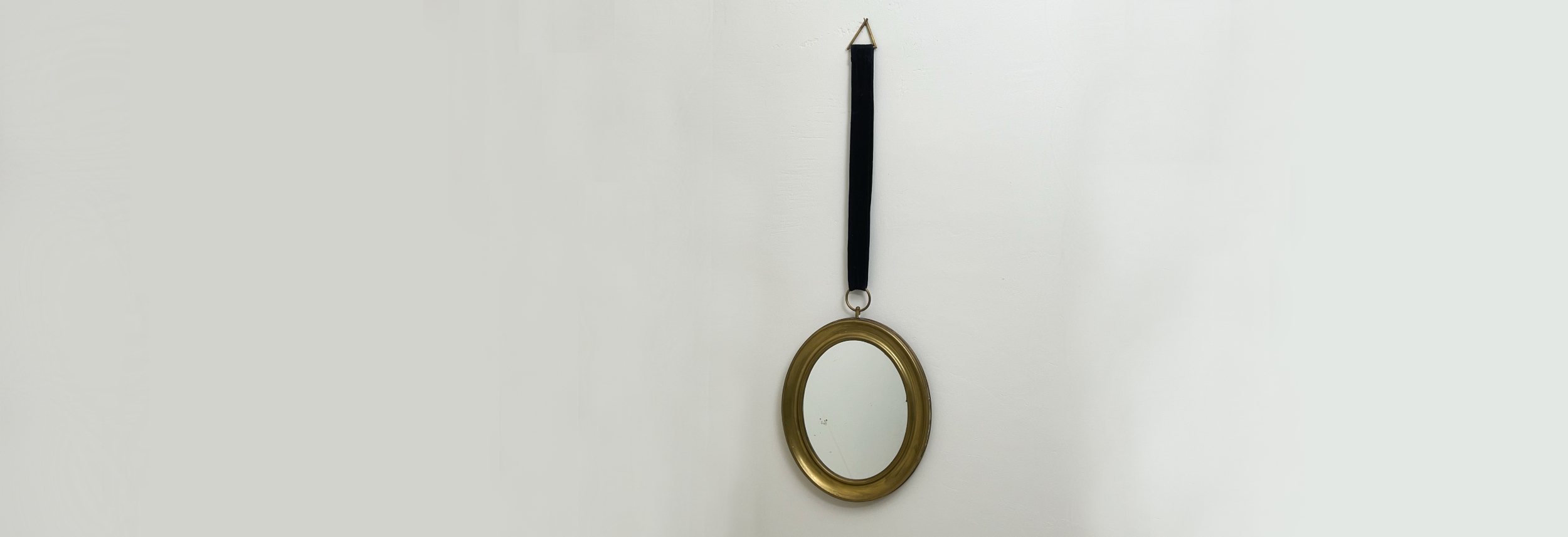 Specchiera anni 50 tonda alla maniera di fornasetti 010 C