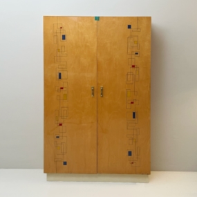 armadio anni 50 acero biondo decorazioni policrome elementi ottone A 074 M