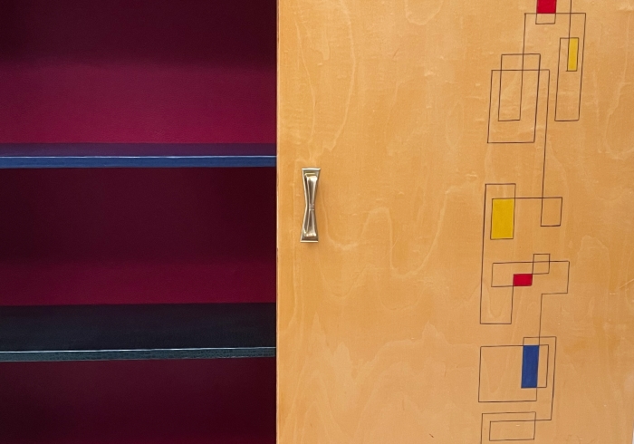 armadio anni 50 acero biondo decorazioni policrome elementi ottone P1 074 M 1