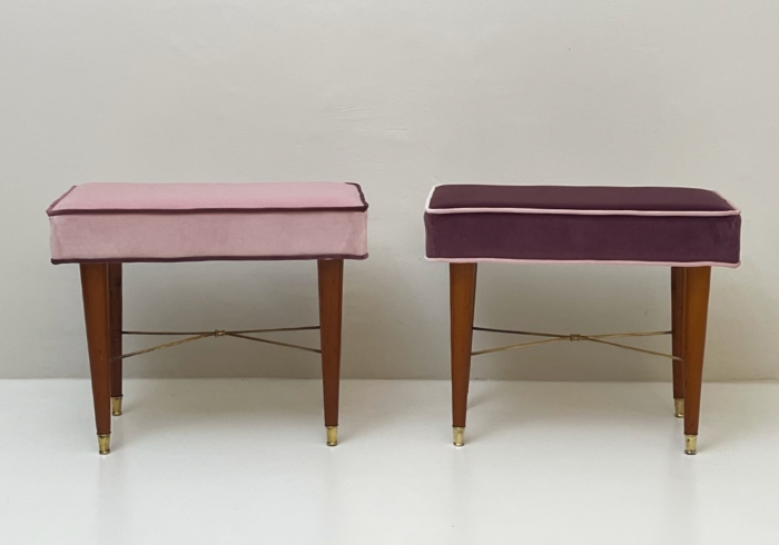 coppia di pouf anni50 legno imbottito velluto ottone P1 122 SE 1