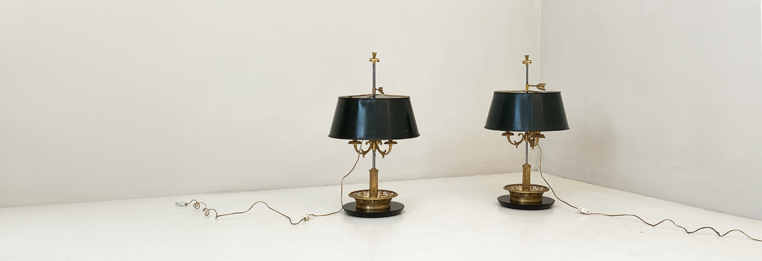 coppia lampade da tavolo anni20 in ottone cesellato e metallo 054 L