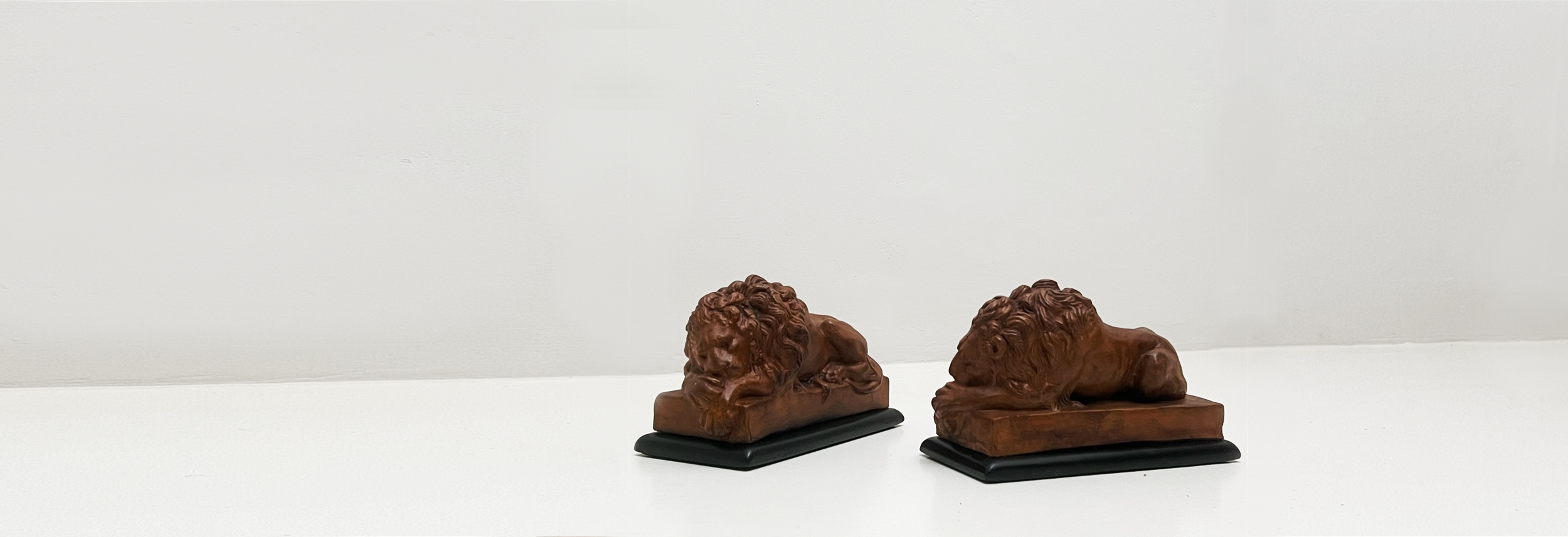 coppia sculture leoni anni40 in terracotta 050 C