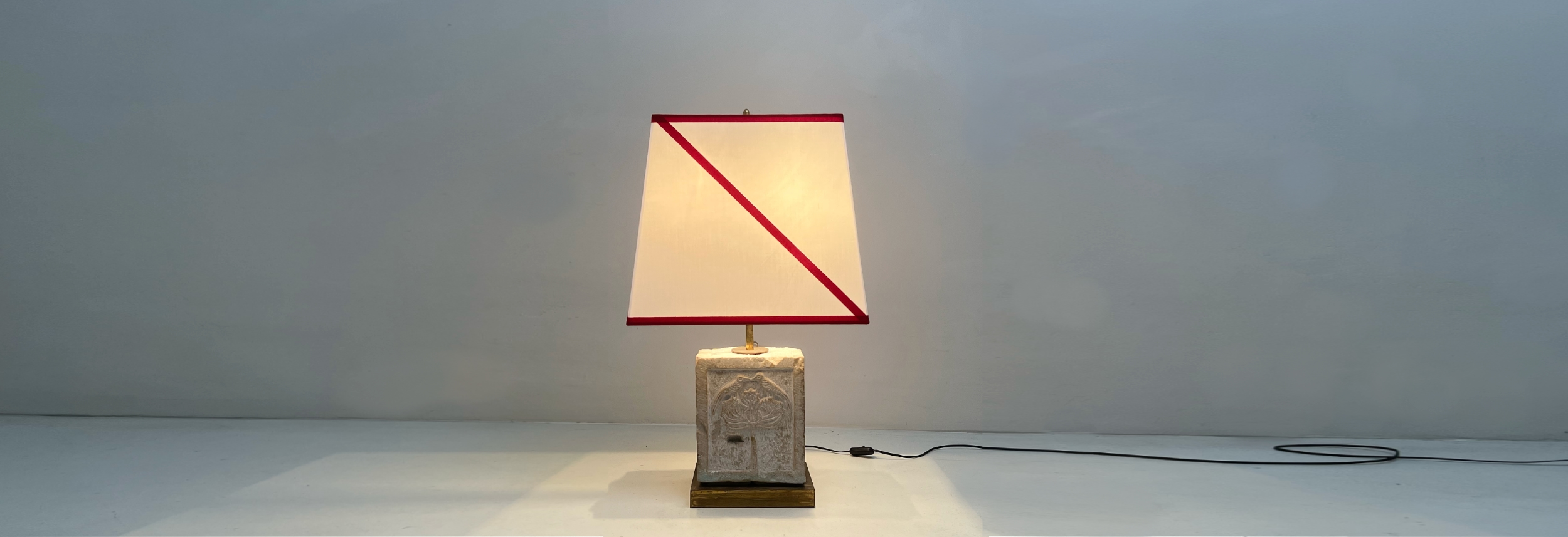 grande lampada da tavolo con capitello antico 037 L(2)
