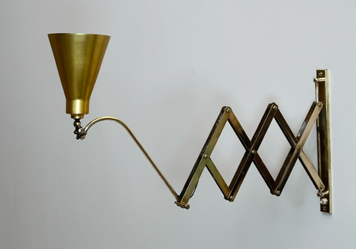 lampada da parete a compasso in ottone anni50 P1 066 A 1