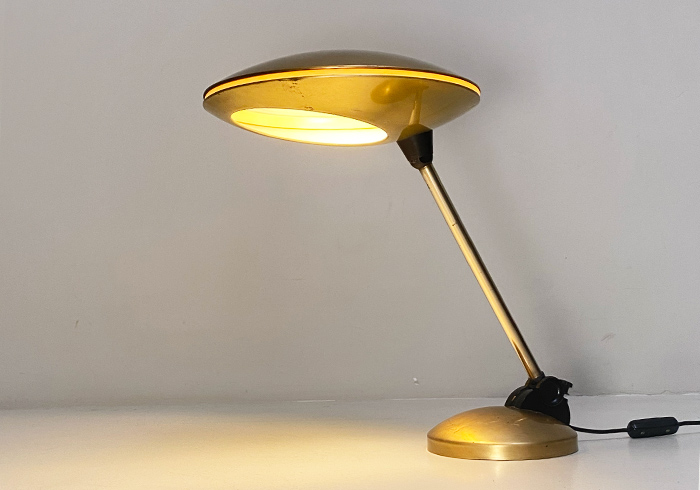 lampada da tavolo a ufo in ottone anni60 p1 002 L 1