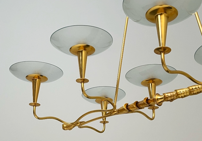 lampadario otto luci ottone opaline anni 50 P1 023 SO 1