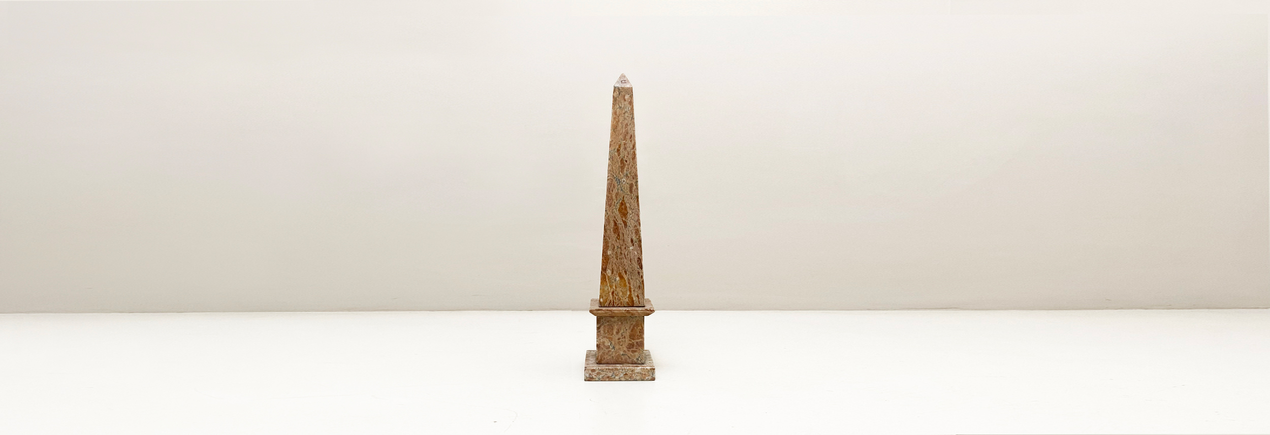 obelisco vintage in marmo anni50 126 C
