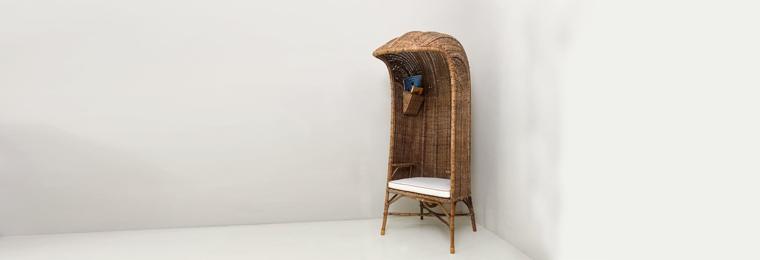 poltrona vintage a guscio in vimini anni50 070 PO