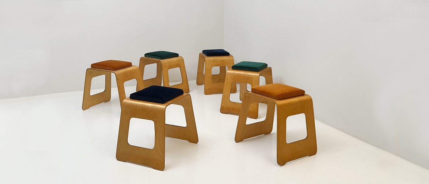 set di sgabelli in legno curvato vintage anni60 049 SE(2)