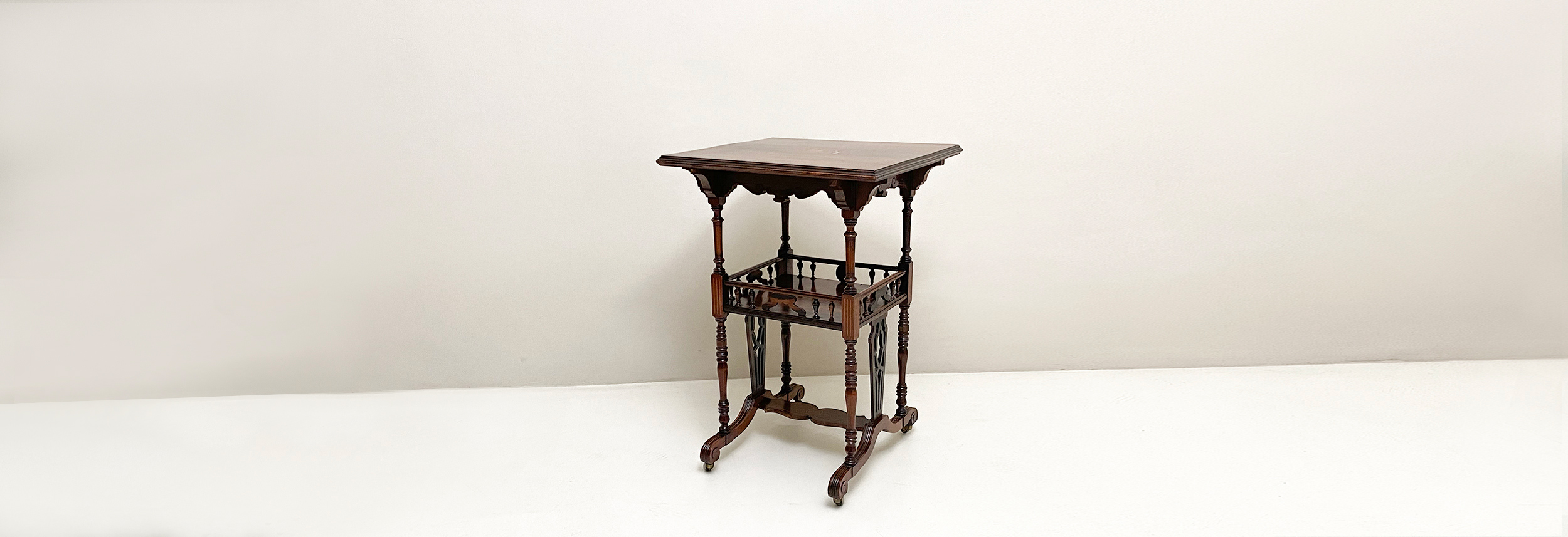 tavolino antico vittoriano in legno di plaissandro con tarsie e scalanature 048 TV
