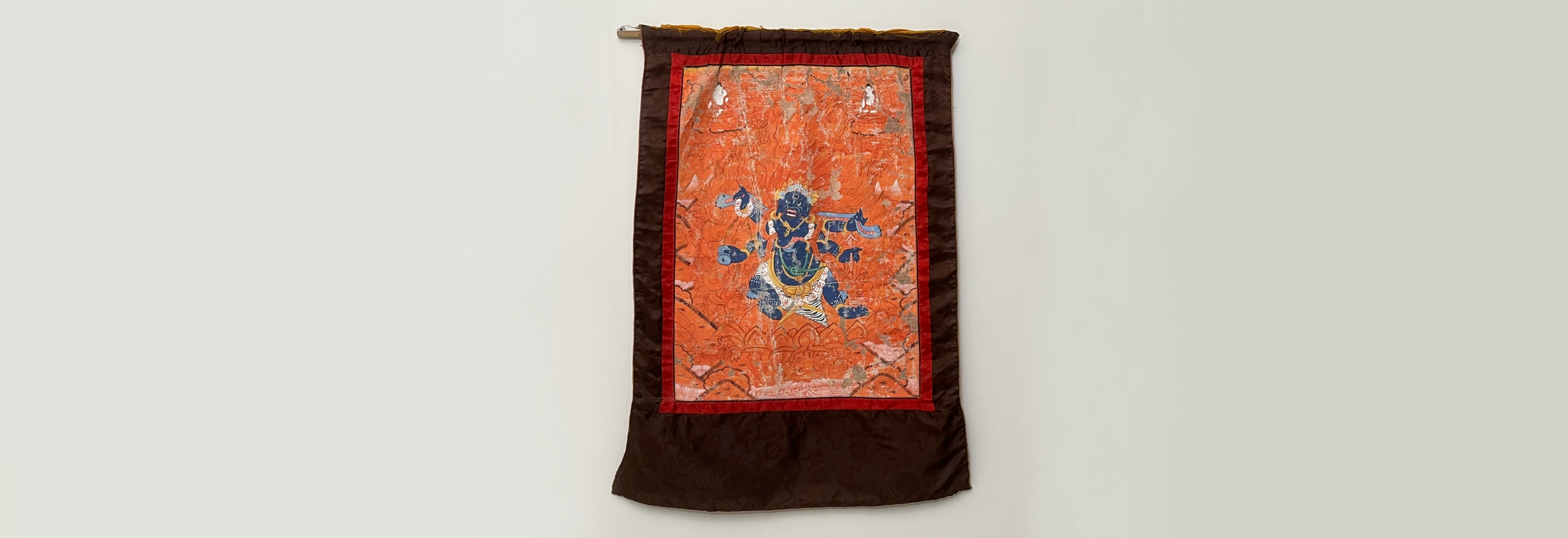thangka stendardo in seta dipinta a mano indiano di fine ottocento nord india 034 D